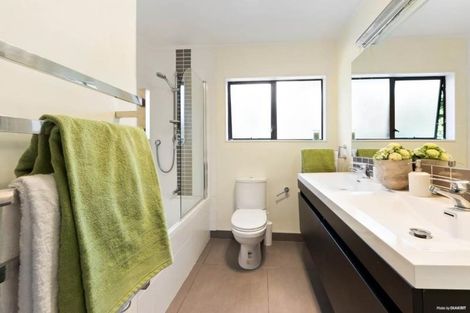 Photo of property in 2/16 Matisse Drive, West Harbour, Auckland, 0618