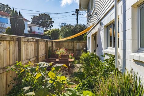 Photo of property in 5 Price Street, Westown, New Plymouth, 4310