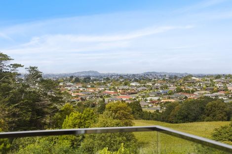 Photo of property in 85c Lake Panorama Drive, Henderson Valley, Auckland, 0614