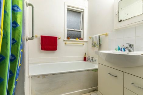 Photo of property in 11 Roband Avenue, Glenfield, Auckland, 0629