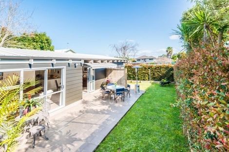 Photo of property in 2/52 Norwood Road, Bayswater, Auckland, 0622