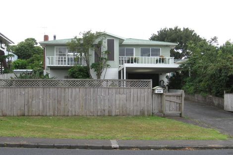Photo of property in 208 Sunnynook Road, Totara Vale, Auckland, 0627