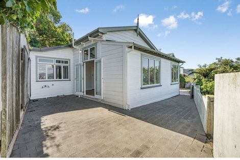 Photo of property in 35 Central Terrace, Kelburn, Wellington, 6012
