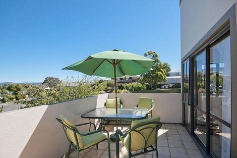 Photo of property in 2 Cyclarama Crescent, Massey, Auckland, 0614