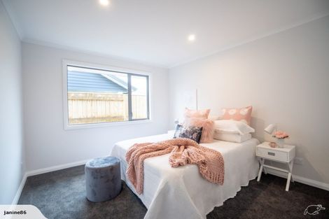 Photo of property in 5 Mediterranean Grove, Fitzherbert, Palmerston North, 4410