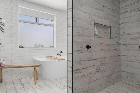 Photo of property in 3 Kitchener Terrace, Moturoa, New Plymouth, 4310