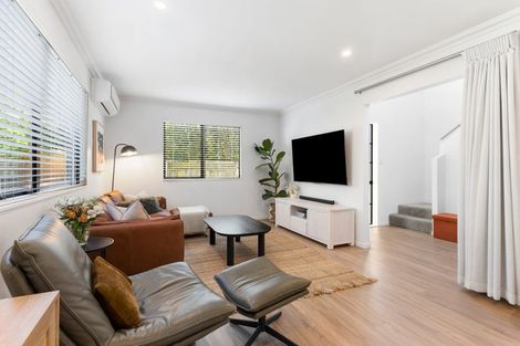 Photo of property in 2/34 Selwyn Crescent, Forrest Hill, Auckland, 0620