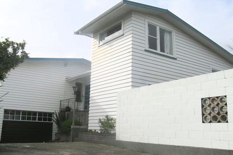 Photo of property in 2 Lilac Lane, Maungaraki, Lower Hutt, 5010