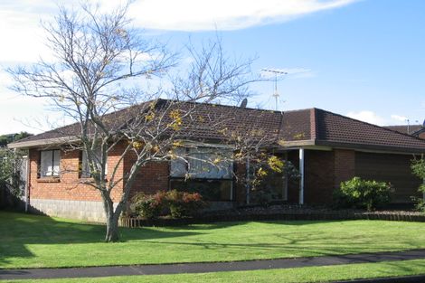 Photo of property in 5 Channing Crescent, Botany Downs, Auckland, 2010