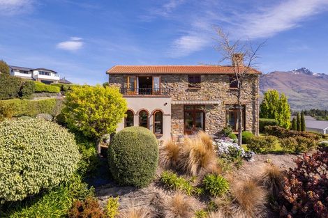 Photo of property in 1 Garland Terrace, Kelvin Heights, Queenstown, 9300