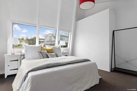 Photo of property in 95 Oreil Avenue, West Harbour, Auckland, 0618