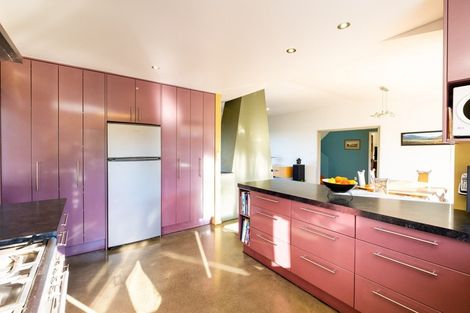 Photo of property in 2 Cobden Road, Bluff Hill, Napier, 4110