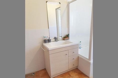 Photo of property in 21 Glennandrew Drive, Half Moon Bay, Auckland, 2012