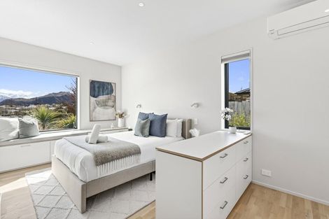 Photo of property in 15 Kereru Crescent, Wanaka, 9305