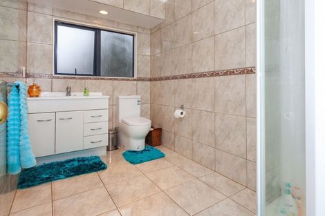 Photo of property in 102 Whitby Place, Whangamata, 3620