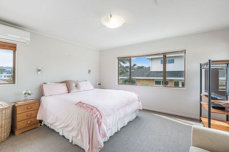 Photo of property in 13 Kahala Place, West Harbour, Auckland, 0618