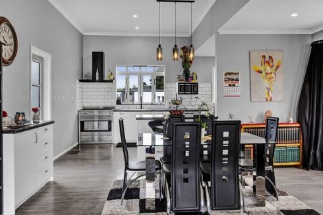 Photo of property in 11 Preston Street, Eltham, 4322