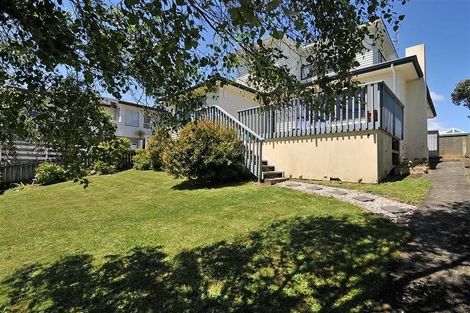 Photo of property in 11 Te Whiti Grove, Korokoro, Lower Hutt, 5012