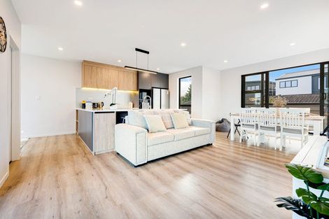 Photo of property in 7c Catalina Crescent, Forrest Hill, Auckland, 0620