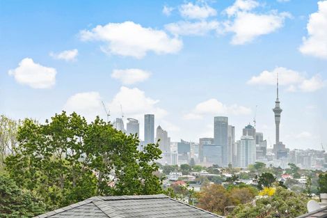 Photo of property in 1/258 Lake Road, Hauraki, Auckland, 0622