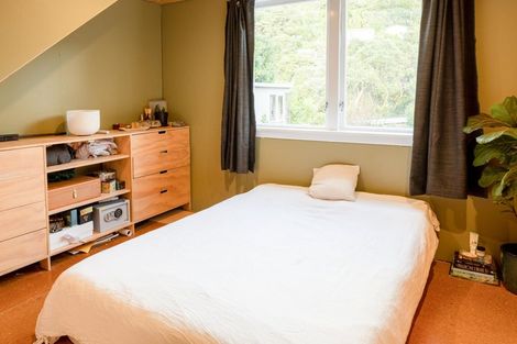 Photo of property in 132 Seaview Road, Piha, New Lynn, 0772