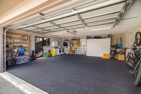 Photo of property in 70 Wynyard Crescent, Fernhill, Queenstown, 9300