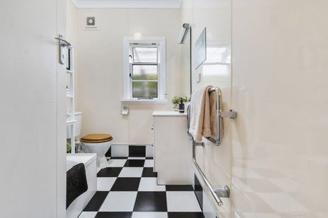 Photo of property in 49 Cavendish Square, Strathmore Park, Wellington, 6022