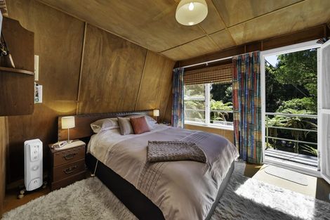 Photo of property in 37 Lake View Terrace, Moana, 7875