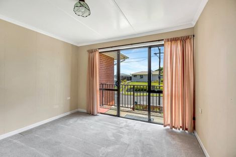 Photo of property in 6 Rospeath Crescent, Spotswood, New Plymouth, 4310