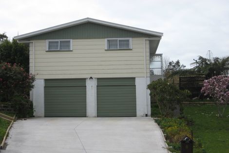 Photo of property in 8 Fairview Place, Westown, New Plymouth, 4310