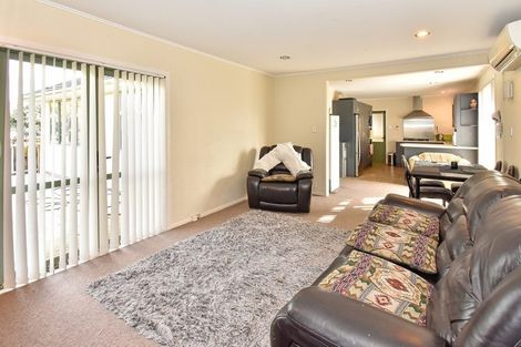 Photo of property in 2 Barnard Place, Manurewa East, Auckland, 2102