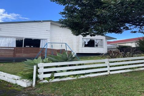 Photo of property in 15 Robert Burke Place, Henderson, Auckland, 0612