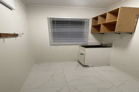 Photo of property in 17 Theban Place, Totara Vale, Auckland, 0629