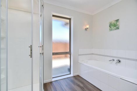 Photo of property in 7 Walnut Way, Rangiora, 7400