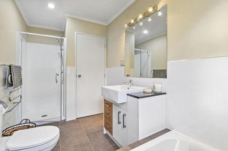 Photo of property in 38 Fairchild Avenue, Goodwood Heights, Auckland, 2105