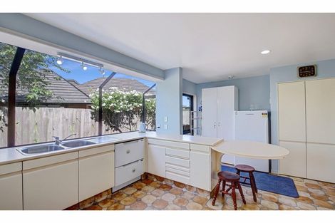 Photo of property in 30 Derenzy Place, Avonhead, Christchurch, 8042