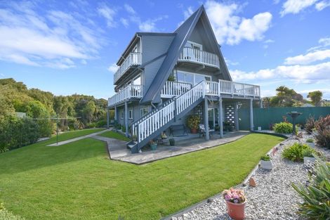 Photo of property in 10 Rimu Street, Kaka Point, Balclutha, 9271
