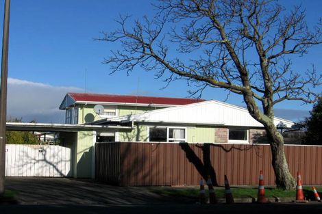 Photo of property in 2 Park Road, West End, Palmerston North, 4412