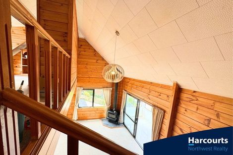 Photo of property in 6a Cambric Place, Botany Downs, Auckland, 2010