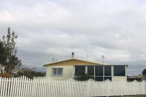 Photo of property in 17 Cedar Grove, Highbury, Palmerston North, 4412