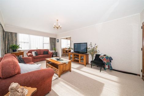 Photo of property in 14 Hollows Crescent, Takaro, Palmerston North, 4412