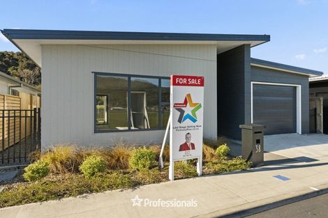 Photo of property in 38 Harry Martin Lane, Wainuiomata, Lower Hutt, 5014