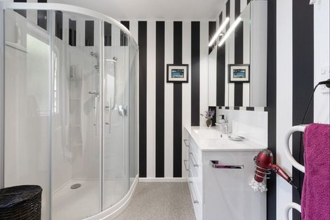 Photo of property in 8 Amner Place, Bluff Hill, Napier, 4110