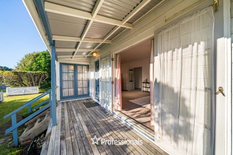 Photo of property in 124 Tutere Street, Waikanae Beach, Waikanae, 5036