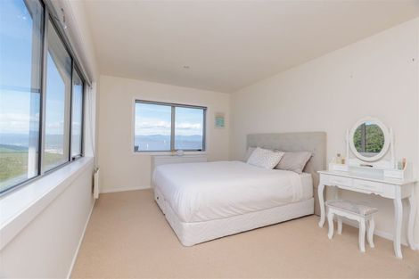 Photo of property in 27 Tamworth Crescent, Newlands, Wellington, 6037