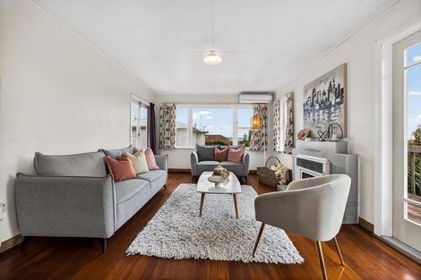 Photo of property in 49 Tiroroa Avenue, Te Atatu South, Auckland, 0610