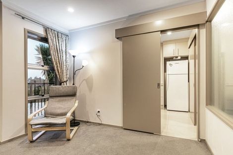 Photo of property in 2/42 Hogans Road, Glenfield, Auckland, 0629