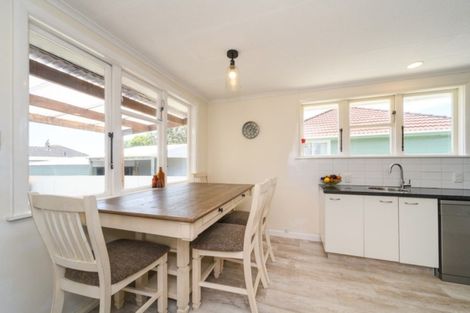 Photo of property in 3 Bristol Crescent, Roslyn, Palmerston North, 4414