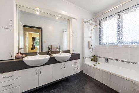 Photo of property in 10 Weona Place, Westmere, Auckland, 1022