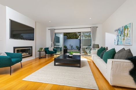 Photo of property in 144 East Coast Road, Forrest Hill, Auckland, 0620